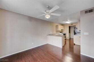 10158 Quaint Tree St in Las Vegas, NV - Foto de edificio - Building Photo