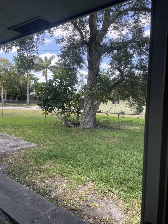 1570 E Breezy Ln, Unit 1570 A East Breezy lane in West Palm Beach, FL - Foto de edificio