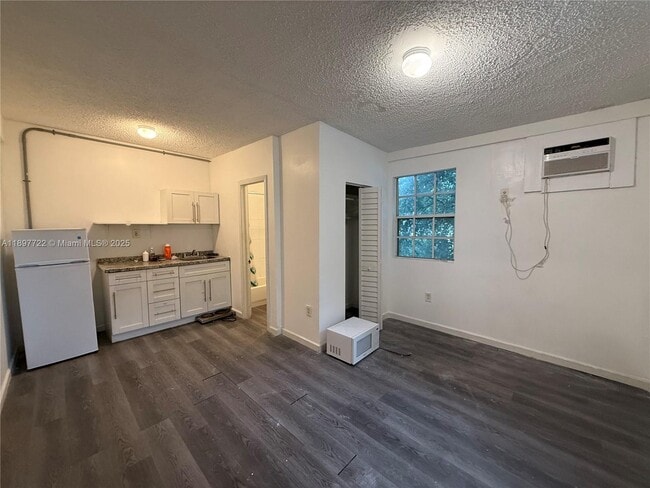 552 NW 1st St in Miami, FL - Building Photo - Building Photo