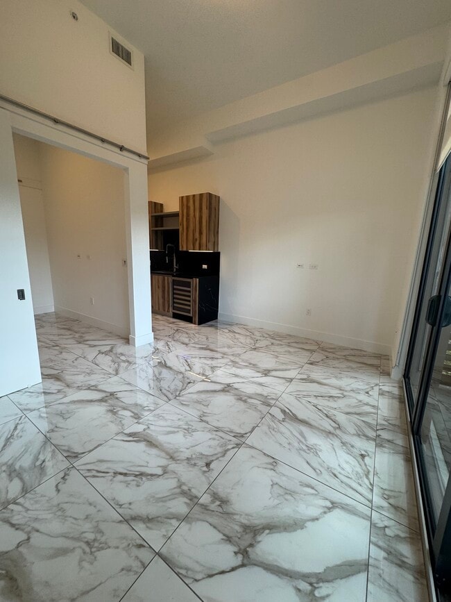 403 NE 28th St, Unit S1 in Miami, FL - Foto de edificio - Building Photo