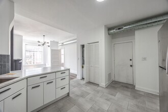 1841 N Kedzie Ave, Unit 2F in Chicago, IL - Building Photo - Building Photo