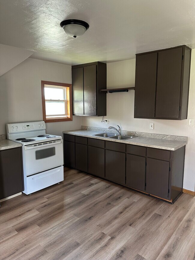 408 N Main St, Unit 408 1-2 in Black Creek, WI - Building Photo - Building Photo