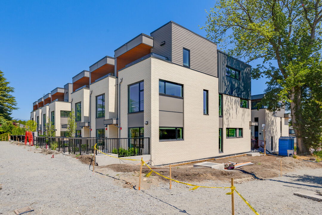 Oak + 52 in Vancouver, BC - Building Photo