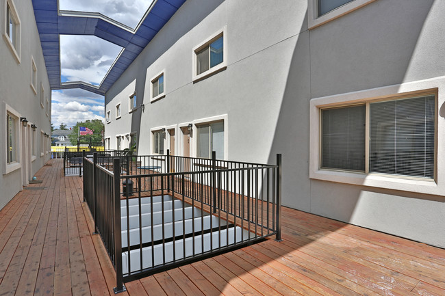 Sierra Townhomes in Reno, NV - Foto de edificio - Building Photo