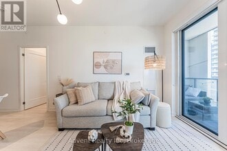 105 Oneida Crescent in Richmond Hill, ON - Building Photo - Building Photo