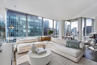 1077 W Cordova St in Vancouver, BC - Building Photo - Building Photo