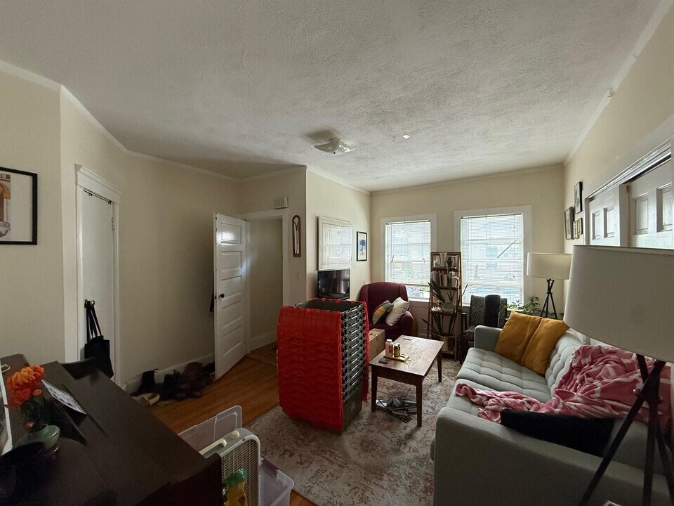 25 Knapp St, Unit 1 in Somerville, MA - Building Photo