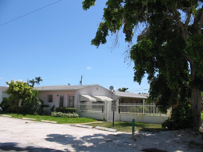 624 NE 7 Ave in Fort Lauderdale, FL - Building Photo - Building Photo