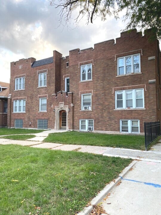 219 E 78th St in Chicago, IL - Building Photo