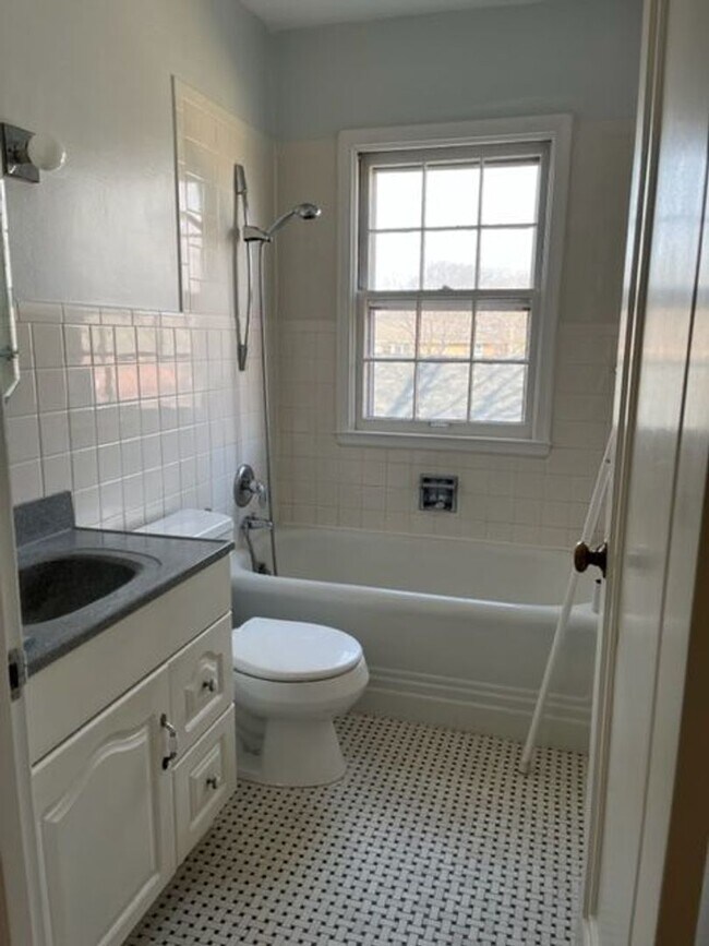 1221 SW Oakley Ave in Topeka, KS - Building Photo - Building Photo