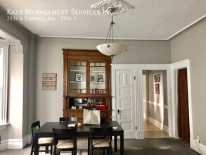 2934 N Sheffield Ave, Unit 2934-3 in Chicago, IL - Building Photo - Building Photo