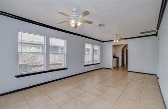 5319 Bell St in Houston, TX - Foto de edificio - Building Photo