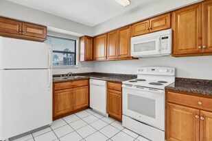 5105 Pier Dr in Greenacres, FL - Building Photo