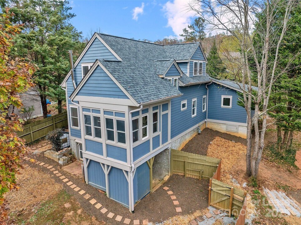 5 Elmore St in Asheville, NC - Building Photo