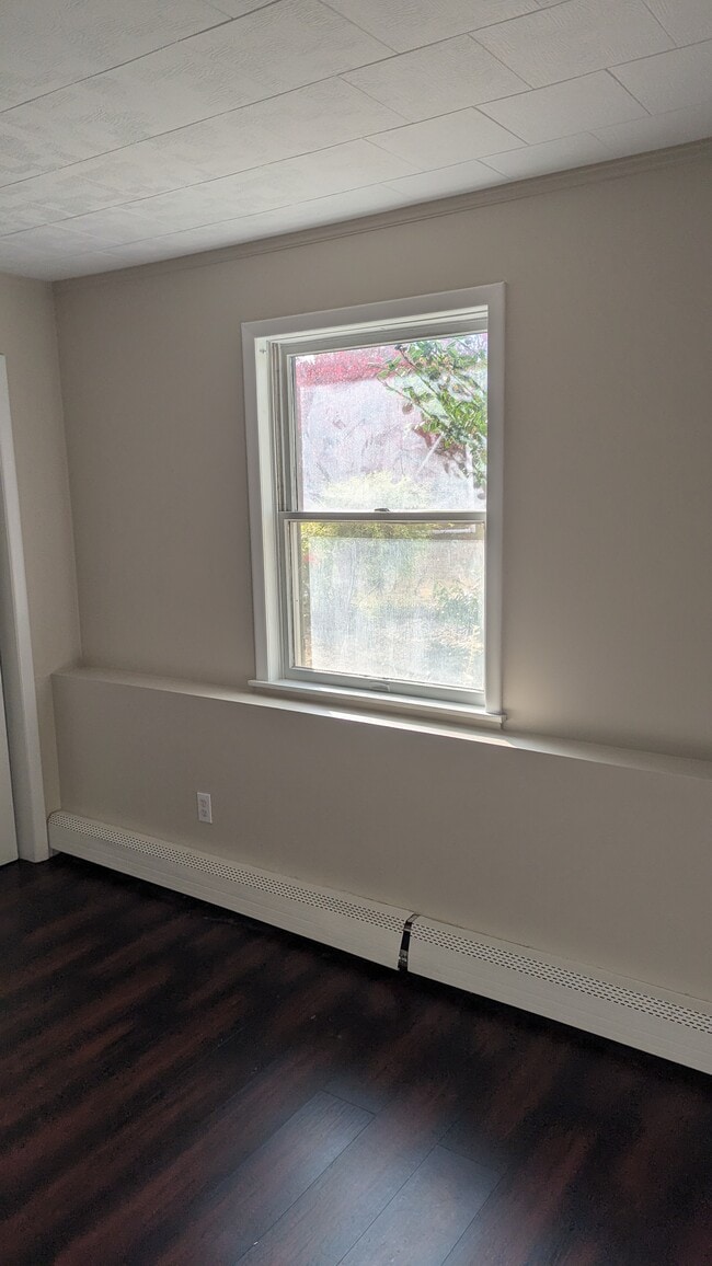 411 Boyle Rd, Unit 1 in Selden, NY - Foto de edificio - Building Photo