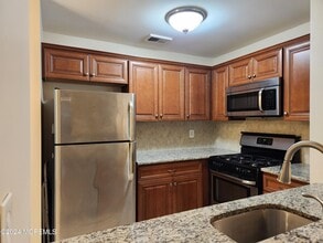 9 Hackamore Ct in Tinton Falls, NJ - Building Photo - Building Photo