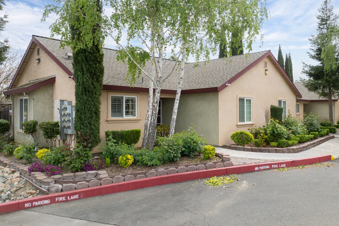 Acacia Glen Senior Apartments in Woodland, CA - Building Photo