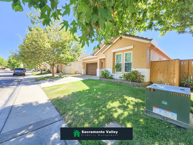 1901 Yarnell Way in Elk Grove, CA - Building Photo - Building Photo