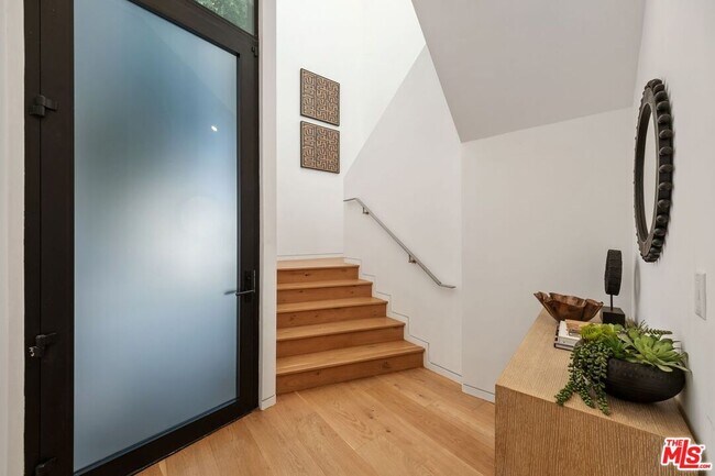 462 Croft Ave in Los Angeles, CA - Building Photo - Building Photo