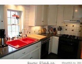 21 Page Rd in Pomfret, CT - Building Photo - Building Photo