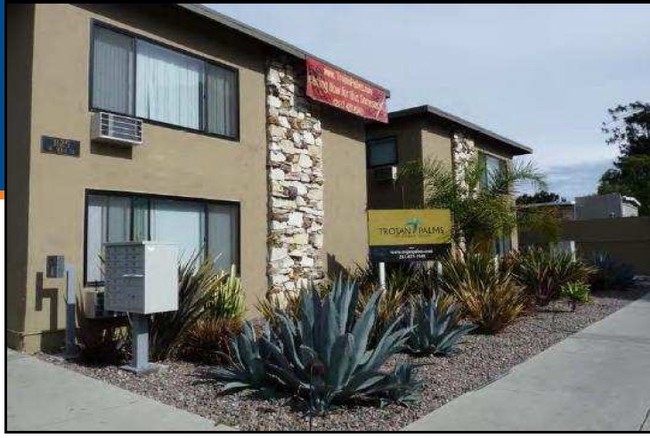 Trojan Palms in Los Angeles, CA - Foto de edificio - Building Photo