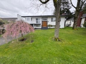 15568 Thrift Ave in White Rock, BC - Building Photo - Building Photo