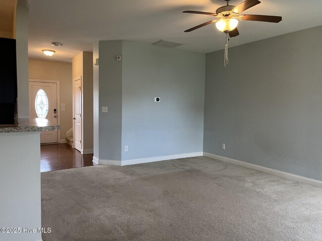 834 Solomon Dr in Jacksonville, NC - Foto de edificio - Building Photo