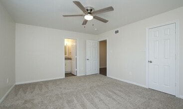 Crossings at Alderson Apartments in Houston, TX - Building Photo - Building Photo