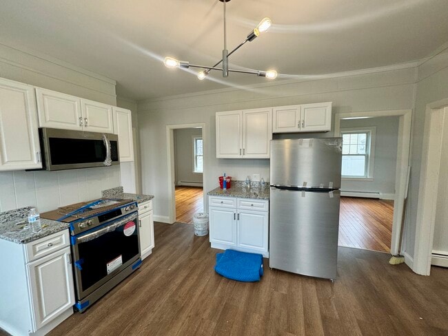 224 Park Ave, Unit 1 in Cranston, RI - Foto de edificio - Building Photo