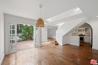 29221 Heathercliff Rd in Malibu, CA - Building Photo - Building Photo