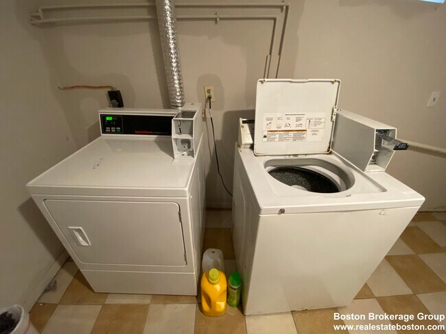 7 Hesston Ter photo'