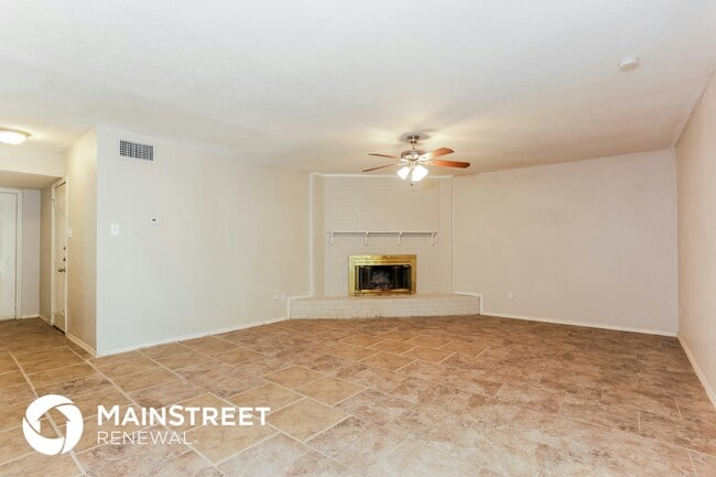 817 Sandalwood Ln in Arlington, TX - Building Photo - Building Photo