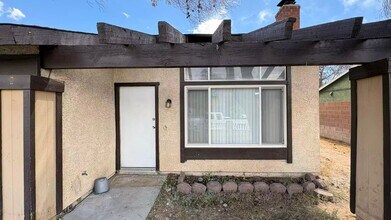 7247 Enterprise Dr in Las Vegas, NV - Building Photo - Building Photo