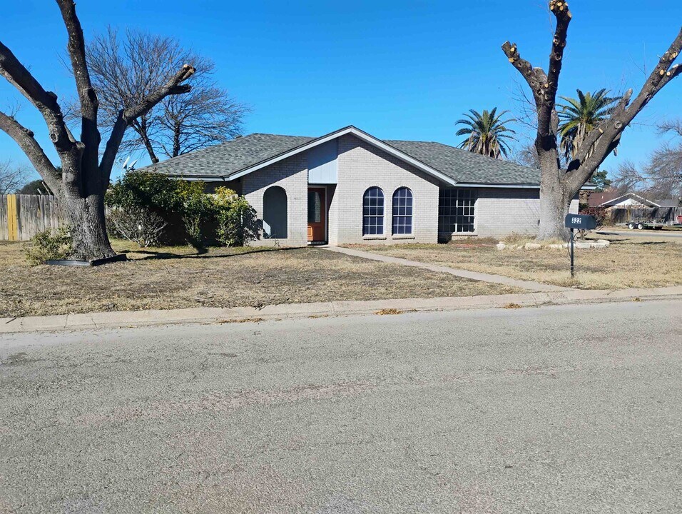 322 Enchanted Way in Del Rio, TX - Building Photo