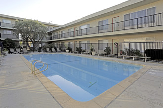 Mediterranean in Torrance, CA - Foto de edificio - Building Photo