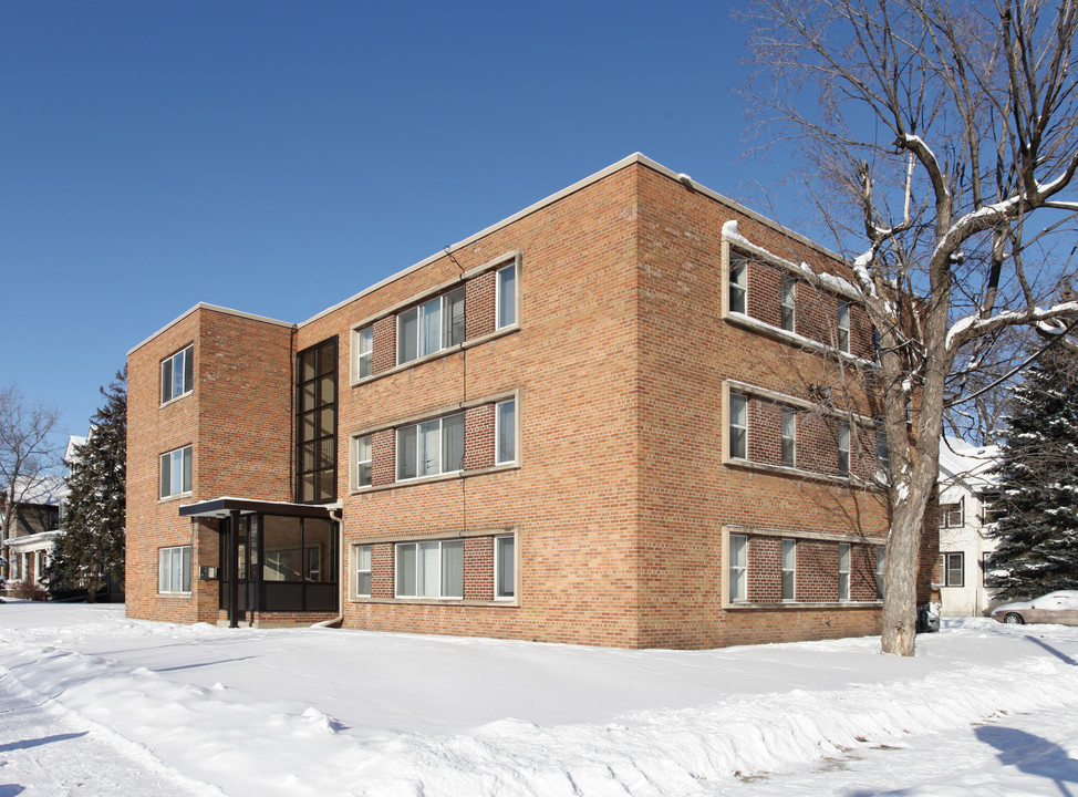 427 4th St SE in Minneapolis, MN - Building Photo