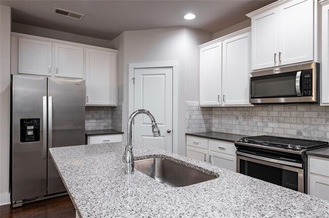 1330 Heights Park Dr in Atlanta, GA - Building Photo - Building Photo