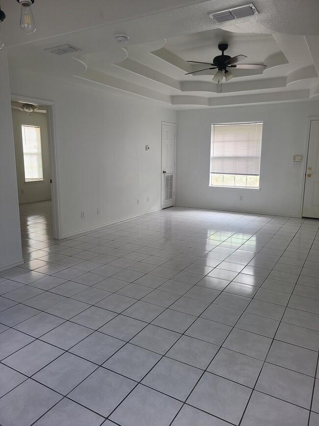 1101 Lexington Cir, Unit 3 in Edinburg, TX - Building Photo - Building Photo