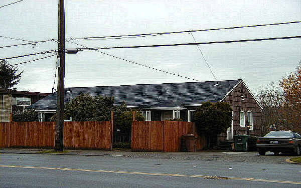 832 W Nickerson St in Seattle, WA - Foto de edificio - Building Photo