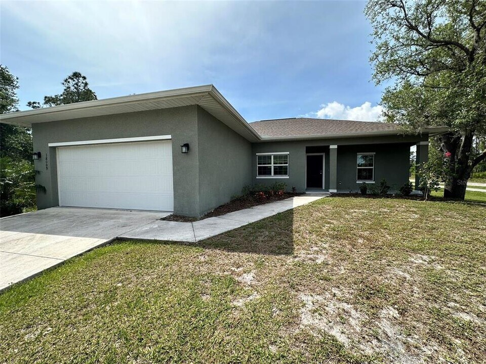 18009 Poston Ave in Port Charlotte, FL - Building Photo