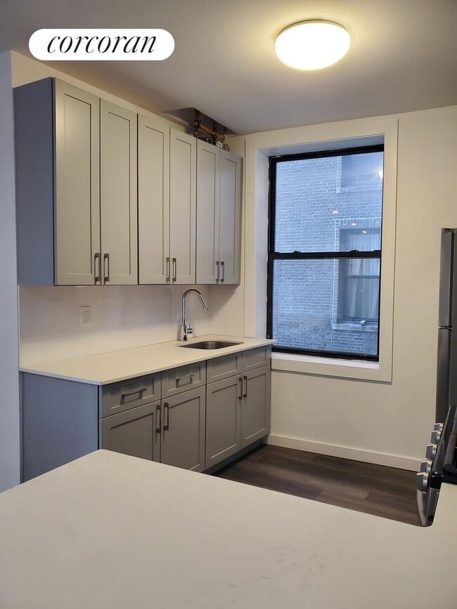 720 Riverside Dr in New York, NY - Building Photo - Building Photo