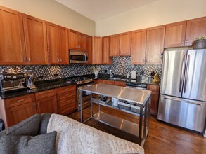 1803 W Thomas St, Unit APT 6 in Chicago, IL - Building Photo - Building Photo