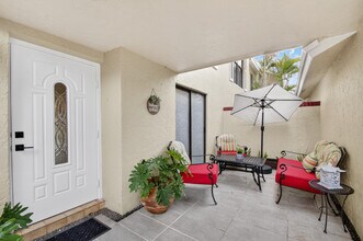 2703 Maplewood Dr in West Palm Beach, FL - Foto de edificio - Building Photo