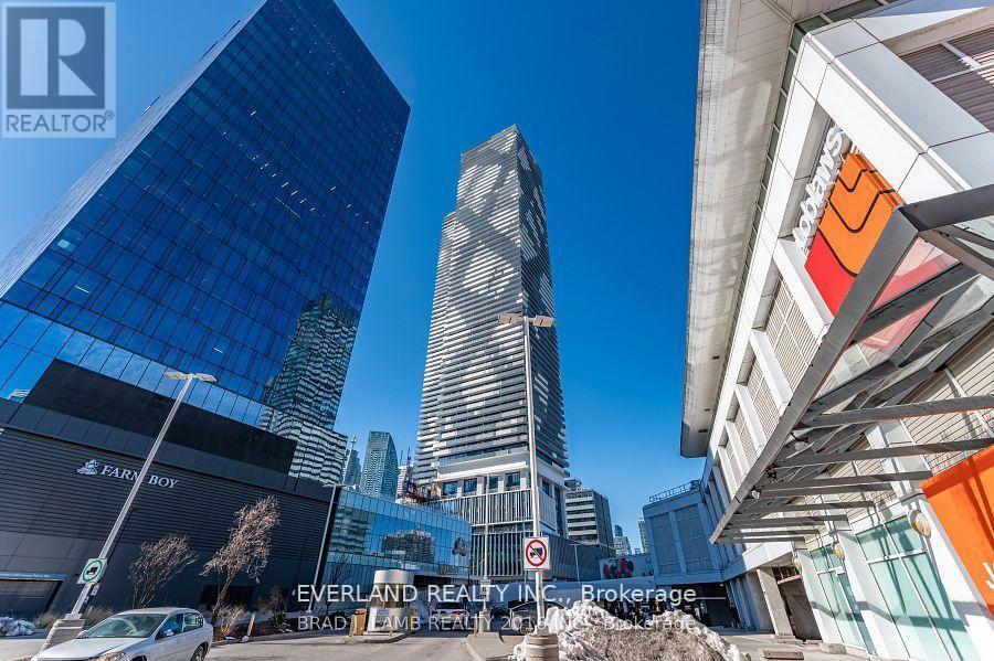 138 Downes St in Toronto, ON - Building Photo