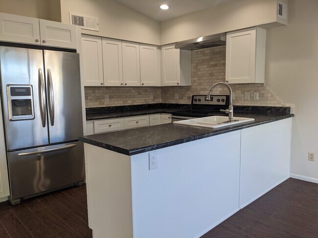 3337 S Parkside Dr in Tempe, AZ - Building Photo - Building Photo