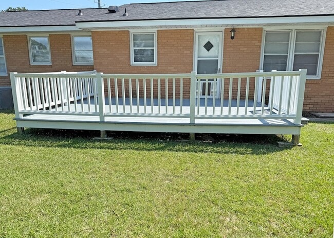 property at 401 Windridge Dr