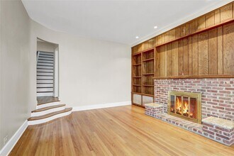 21 Sunset Ave in Glen Cove, NY - Building Photo - Building Photo