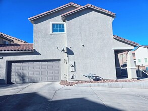 9817 Fountain Walk Ave in Las Vegas, NV - Building Photo - Building Photo