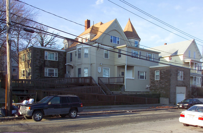 423 Middle St in Fall River, MA - Building Photo - Building Photo