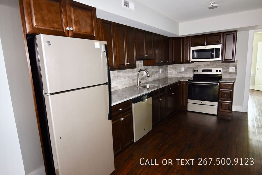 522 N Preston St in Philadelphia, PA - Building Photo
